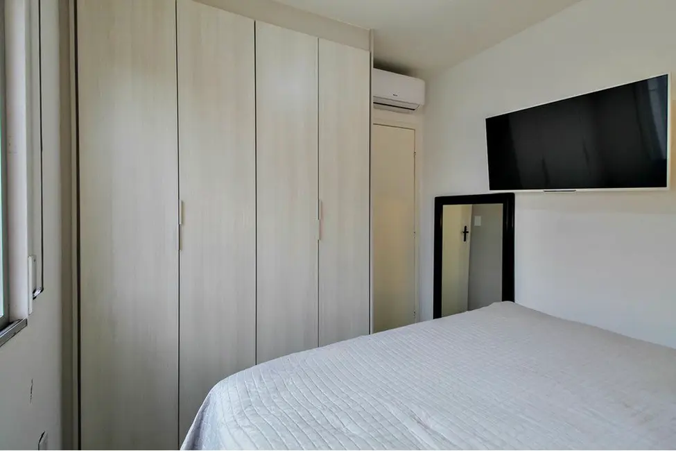 Foto 2 de Apartamento com 2 quartos à venda, 68m2 em Cavalhada, Porto Alegre - RS