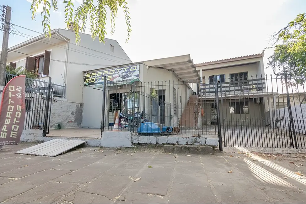 Casa com 2 quartos à venda, 150m2 em Coronel Aparício Borges, Porto Alegre - RS - imagem 1 Foto 1 de Casa com 2 quartos à venda, 150m2 em Coronel Aparício Borges, Porto Alegre - RS