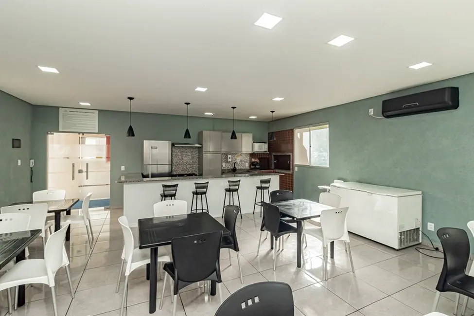 Foto 2 de Apartamento com 2 quartos à venda, 50m2 em Jardim Itu, Porto Alegre - RS