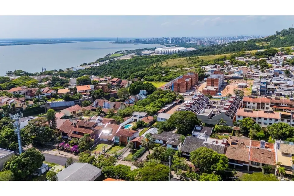Foto 2 de Terreno / Lote à venda em Cristal, Porto Alegre - RS