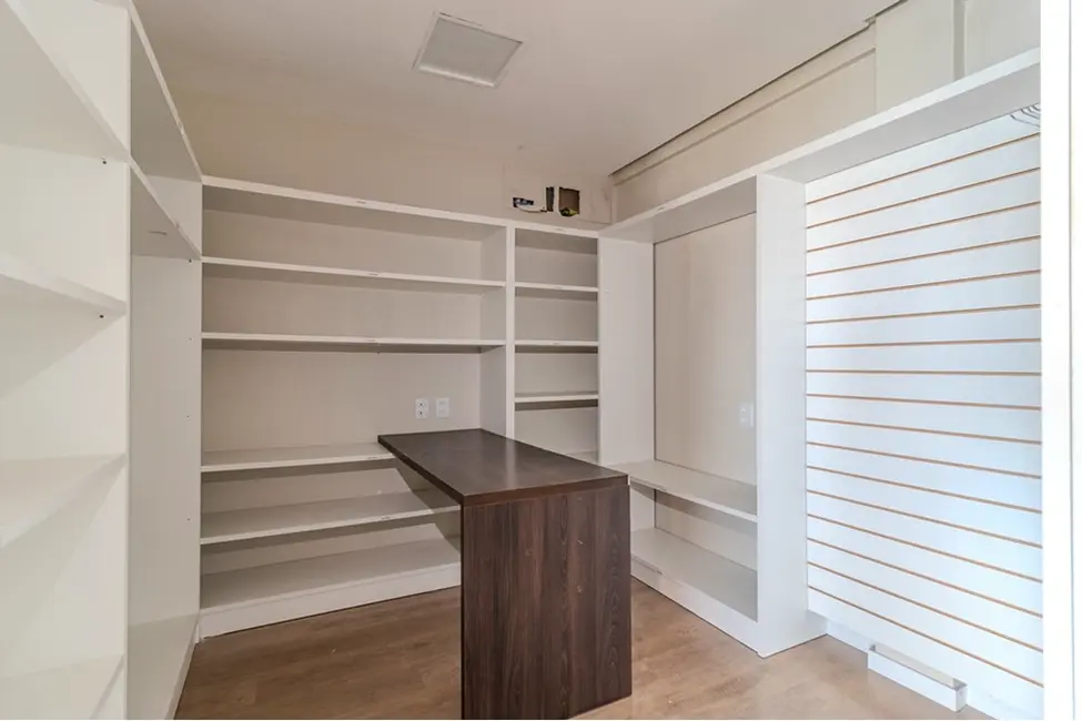 Foto 2 de Sala Comercial à venda, 112m2 em Três Figueiras, Porto Alegre - RS