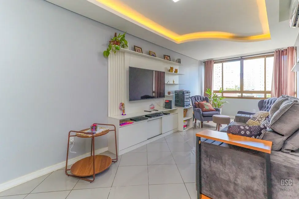 Apartamento com 2 quartos à venda, 73m2 em Passo da Areia, Porto Alegre - RS - imagem 1 Foto 1 de Apartamento com 2 quartos à venda, 73m2 em Passo da Areia, Porto Alegre - RS