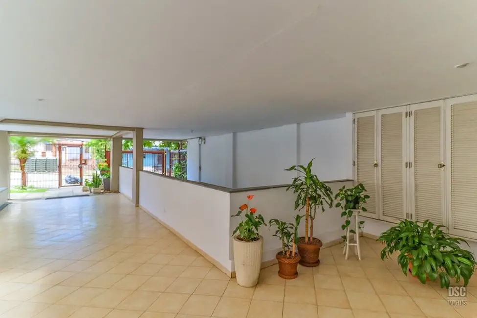 Apartamento com 2 quartos à venda, 73m2 em Passo da Areia, Porto Alegre - RS - imagem 4 Foto 4 de Apartamento com 2 quartos à venda, 73m2 em Passo da Areia, Porto Alegre - RS