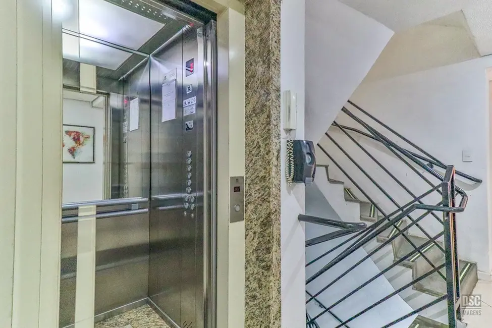 Apartamento com 2 quartos à venda, 73m2 em Passo da Areia, Porto Alegre - RS - imagem 5 Foto 5 de Apartamento com 2 quartos à venda, 73m2 em Passo da Areia, Porto Alegre - RS