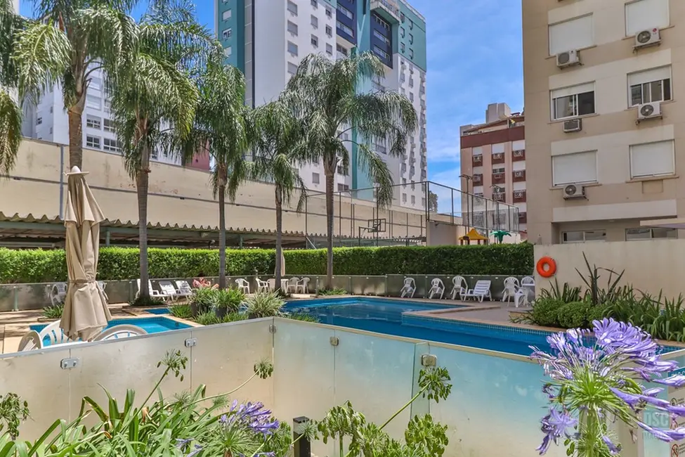 Foto 2 de Apartamento com 2 quartos à venda, 62m2 em Passo da Areia, Porto Alegre - RS