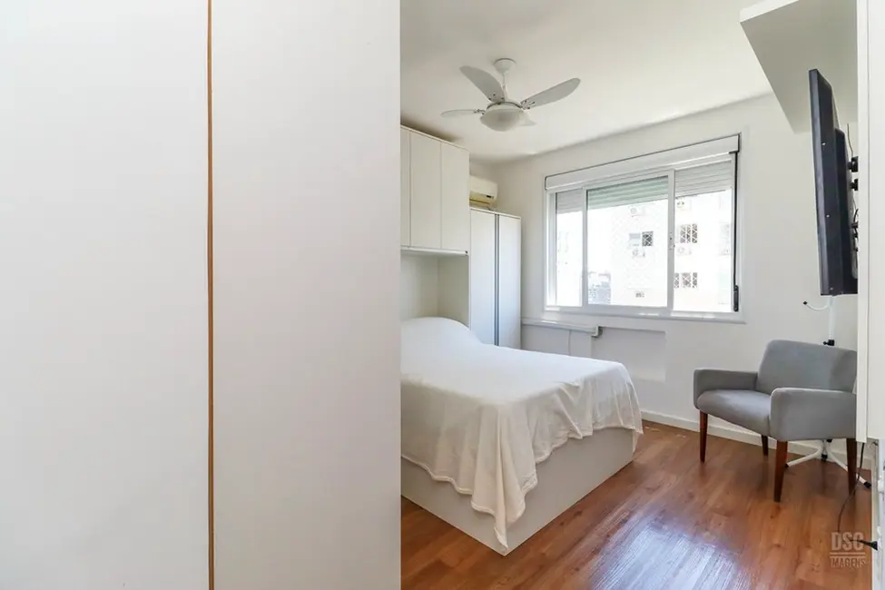 Foto 3 de Apartamento com 2 quartos à venda, 62m2 em Passo da Areia, Porto Alegre - RS