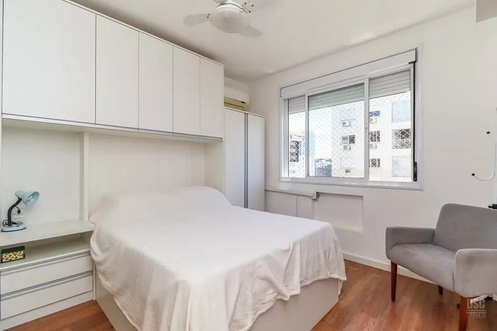 Foto 4 de Apartamento com 2 quartos à venda, 62m2 em Passo da Areia, Porto Alegre - RS