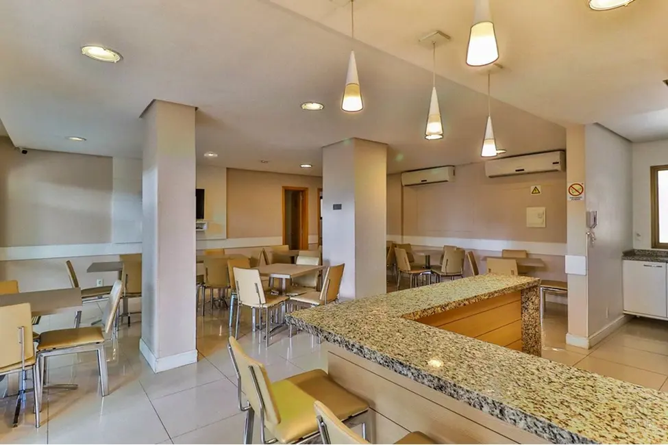 Foto 4 de Apartamento com 2 quartos à venda, 66m2 em Passo da Areia, Porto Alegre - RS