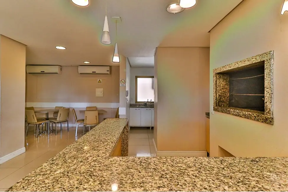 Foto 6 de Apartamento com 2 quartos à venda, 66m2 em Passo da Areia, Porto Alegre - RS