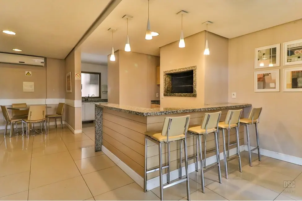 Foto 8 de Apartamento com 2 quartos à venda, 66m2 em Passo da Areia, Porto Alegre - RS