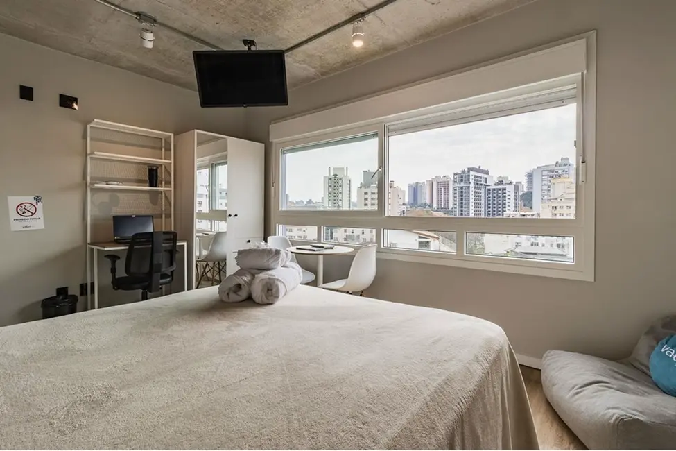 Foto 1 de Apartamento com 1 quarto à venda, 27m2 em Santa Cecília, Porto Alegre - RS