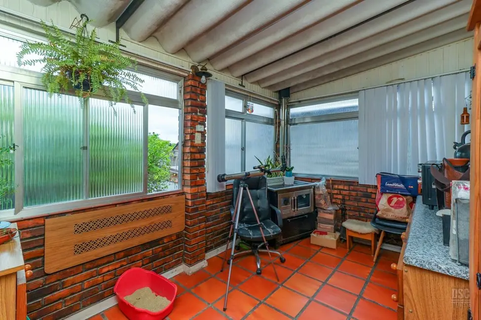 Foto 3 de Casa com 2 quartos à venda, 200m2 em Santo Antônio, Porto Alegre - RS