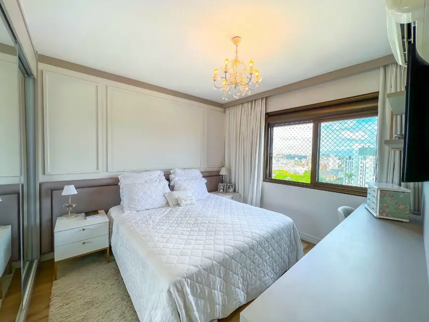 Foto 9 de Apartamento com 3 quartos à venda, 110m2 em Petrópolis, Porto Alegre - RS