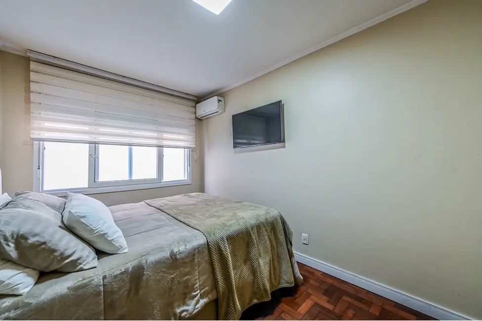 Apartamento com 2 quartos à venda, 77m2 em Rio Branco, Porto Alegre - RS - imagem 2 Foto 2 de Apartamento com 2 quartos à venda, 77m2 em Rio Branco, Porto Alegre - RS