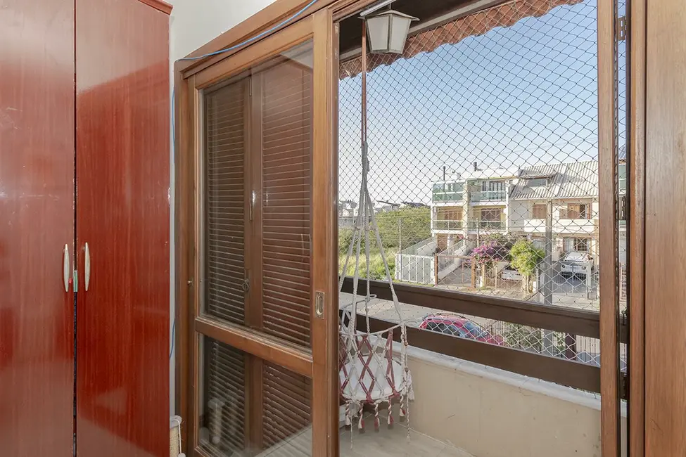 Foto 2 de Casa com 3 quartos à venda, 92m2 em Guarujá, Porto Alegre - RS