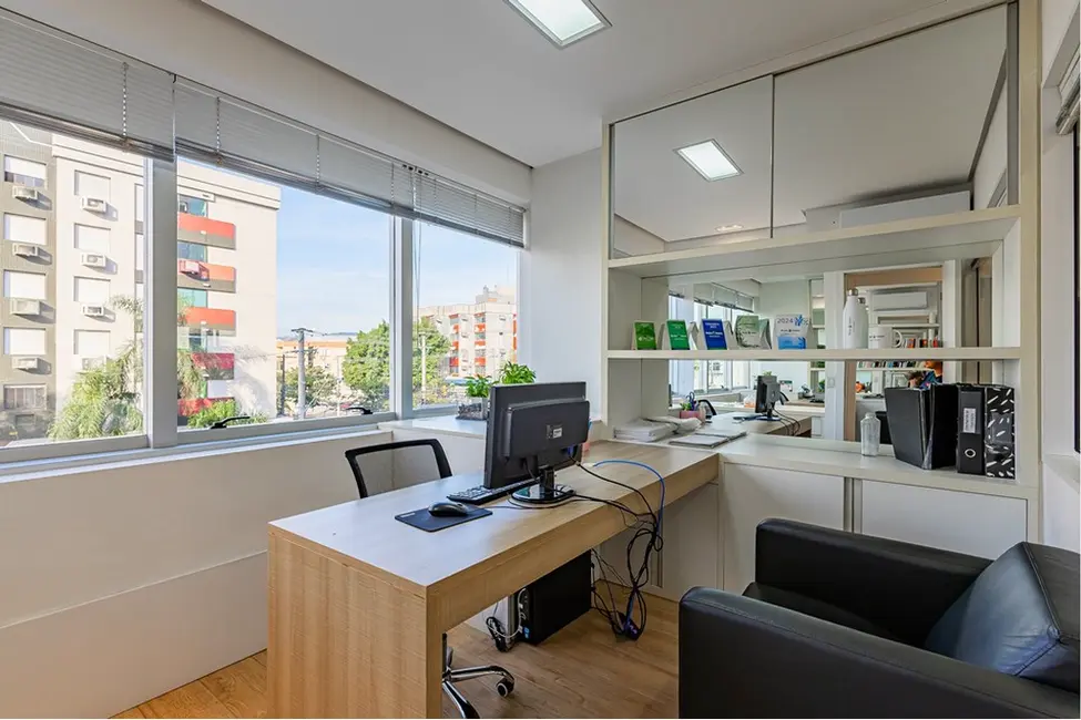 Foto 5 de Sala Comercial à venda, 64m2 em Chácara das Pedras, Porto Alegre - RS