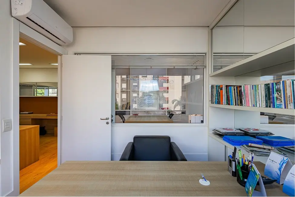 Foto 3 de Sala Comercial à venda, 64m2 em Chácara das Pedras, Porto Alegre - RS