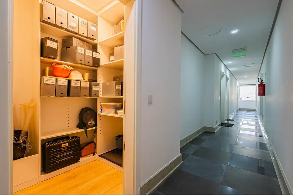 Foto 8 de Sala Comercial à venda, 64m2 em Chácara das Pedras, Porto Alegre - RS