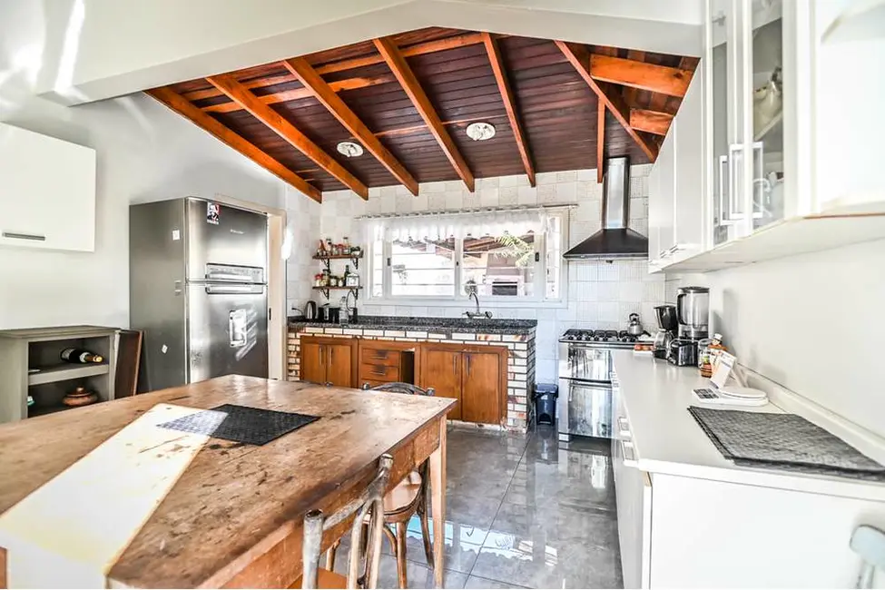 Casa com 3 quartos à venda, 150m2 em Santa Tereza, Porto Alegre - RS - imagem 1 Foto 1 de Casa com 3 quartos à venda, 150m2 em Santa Tereza, Porto Alegre - RS