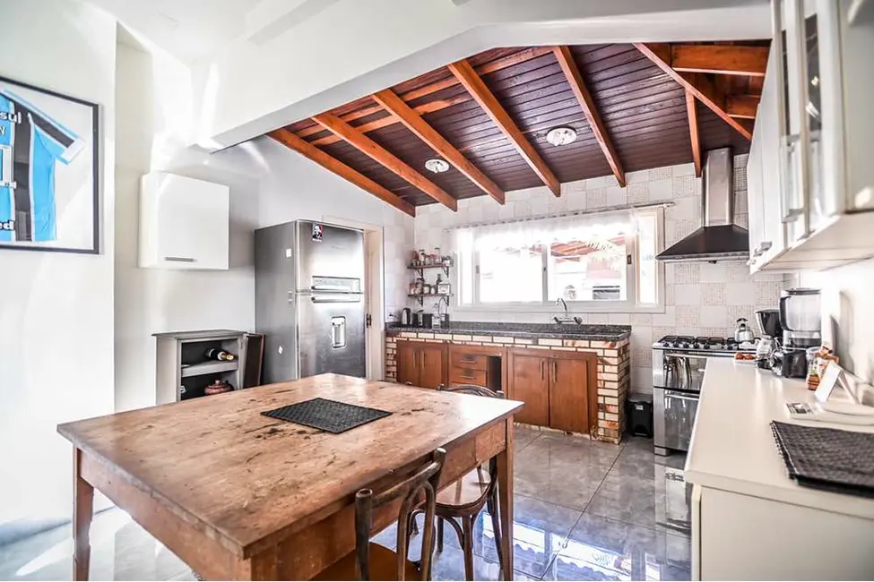 Casa com 3 quartos à venda, 150m2 em Santa Tereza, Porto Alegre - RS - imagem 2 Foto 2 de Casa com 3 quartos à venda, 150m2 em Santa Tereza, Porto Alegre - RS