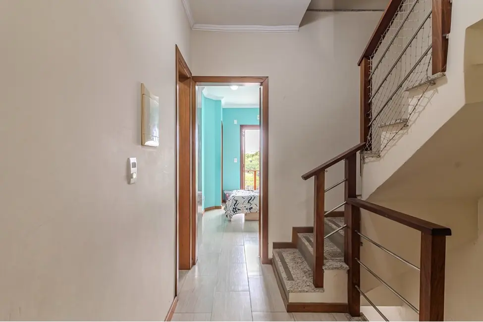 Casa com 3 quartos à venda, 156m2 em Rubem Berta, Porto Alegre - RS - imagem 4 Foto 4 de Casa com 3 quartos à venda, 156m2 em Rubem Berta, Porto Alegre - RS