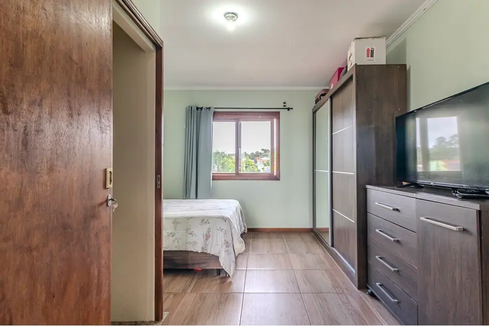 Casa com 3 quartos à venda, 156m2 em Rubem Berta, Porto Alegre - RS - imagem 2 Foto 2 de Casa com 3 quartos à venda, 156m2 em Rubem Berta, Porto Alegre - RS