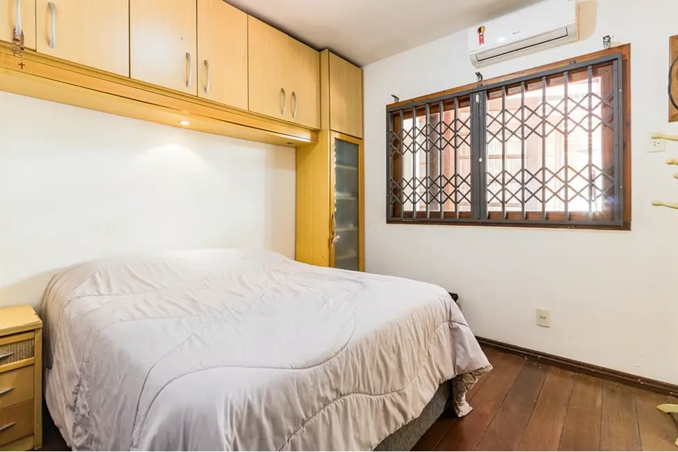 Foto 5 de Casa com 3 quartos à venda, 181m2 em Medianeira, Porto Alegre - RS