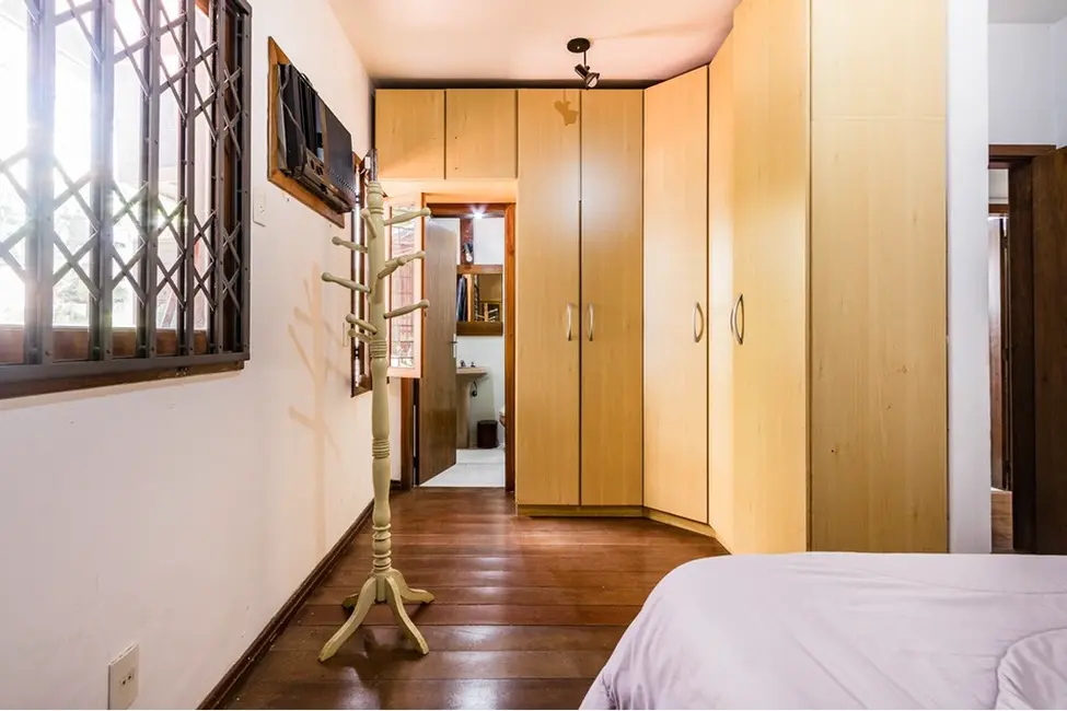 Foto 7 de Casa com 3 quartos à venda, 181m2 em Medianeira, Porto Alegre - RS