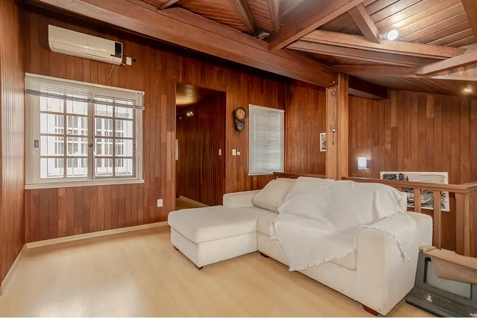 Foto 2 de Casa com 3 quartos à venda, 349m2 em Chácara das Pedras, Porto Alegre - RS