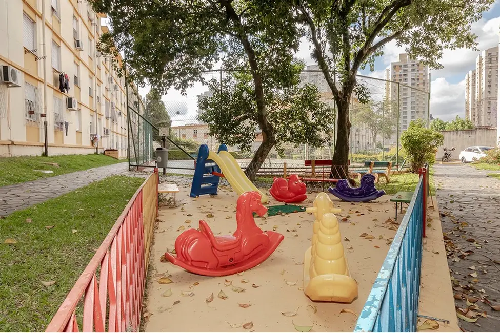 Apartamento com 2 quartos à venda, 47m2 em Passo da Areia, Porto Alegre - RS - imagem 2 Foto 2 de Apartamento com 2 quartos à venda, 47m2 em Passo da Areia, Porto Alegre - RS