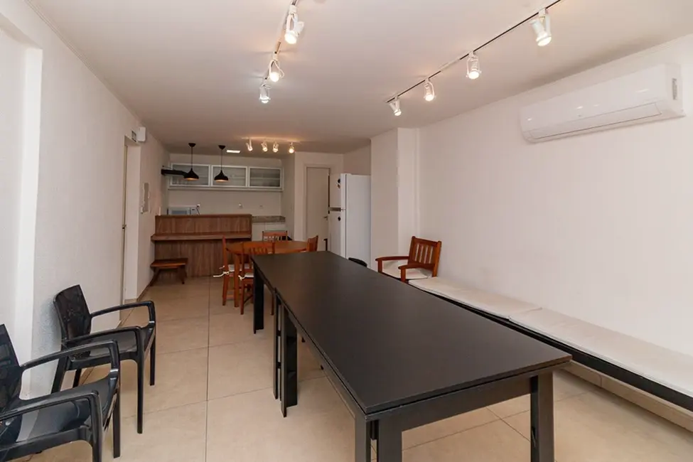 Foto 2 de Apartamento com 2 quartos à venda, 71m2 em Azenha, Porto Alegre - RS