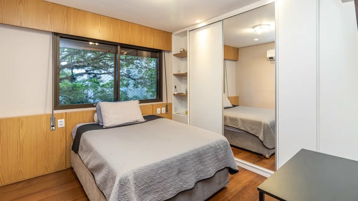 Foto 2 de Apartamento com 3 quartos à venda, 259m2 em Moinhos de Vento, Porto Alegre - RS