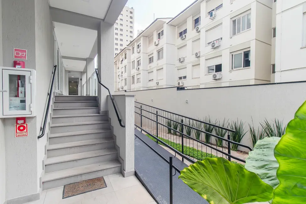 Foto 3 de Apartamento com 1 quarto à venda, 44m2 em Menino Deus, Porto Alegre - RS