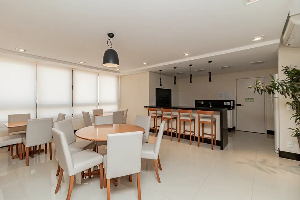 Apartamento com 3 quartos à venda, 85m2 em Passo da Areia, Porto Alegre - RS - imagem 8 Foto 8 de Apartamento com 3 quartos à venda, 85m2 em Passo da Areia, Porto Alegre - RS