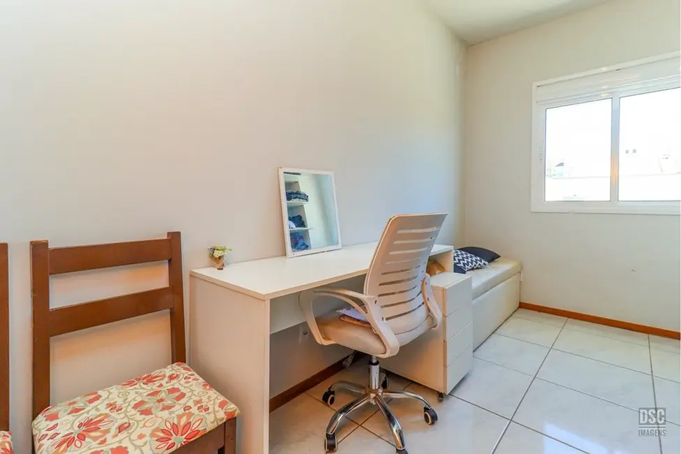 Foto 2 de Casa com 2 quartos à venda, 49m2 em Restinga, Porto Alegre - RS