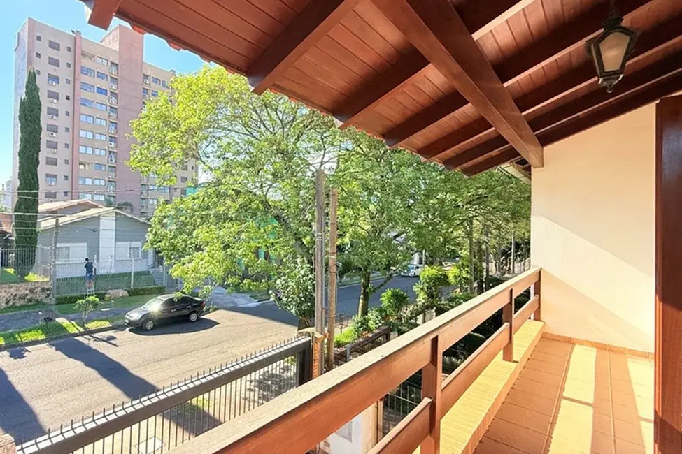 Foto 3 de Casa com 3 quartos à venda, 381m2 em Porto Alegre - RS