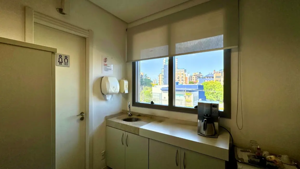 Foto 2 de Sala Comercial à venda, 58m2 em Três Figueiras, Porto Alegre - RS