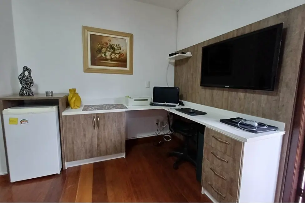 Casa com 3 quartos à venda, 318m2 em Jardim do Salso, Porto Alegre - RS - imagem 4 Foto 4 de Casa com 3 quartos à venda, 318m2 em Jardim do Salso, Porto Alegre - RS