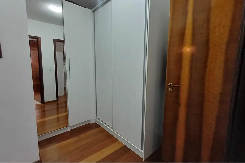 Casa com 3 quartos à venda, 318m2 em Jardim do Salso, Porto Alegre - RS - imagem 5 Foto 5 de Casa com 3 quartos à venda, 318m2 em Jardim do Salso, Porto Alegre - RS