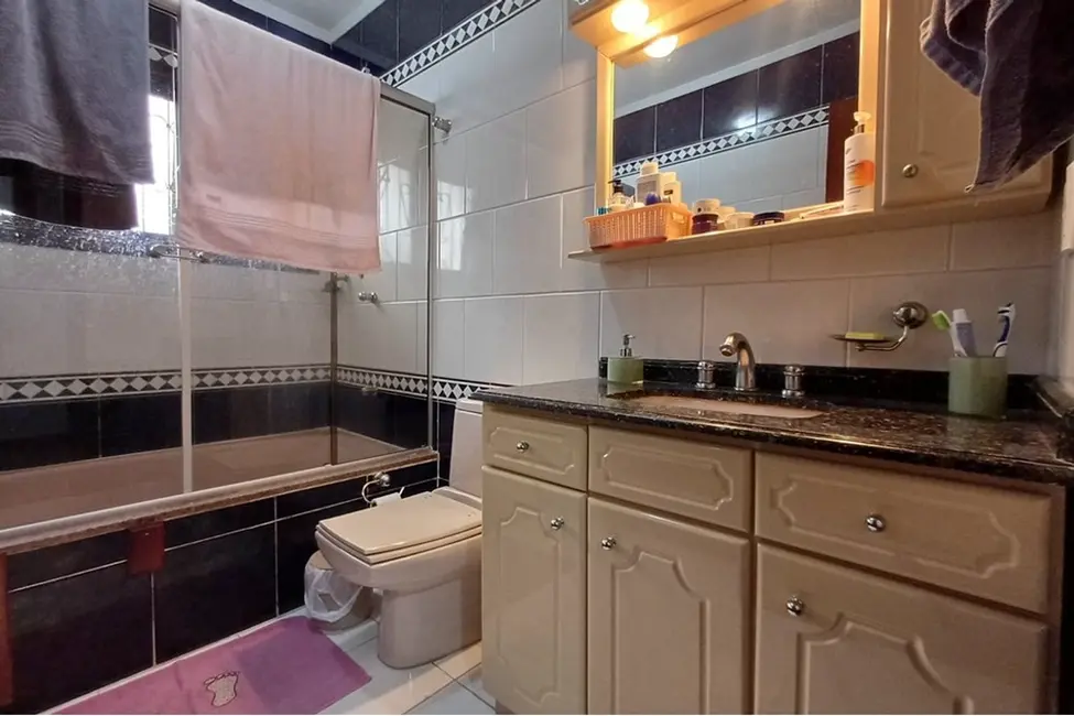 Casa com 3 quartos à venda, 318m2 em Jardim do Salso, Porto Alegre - RS - imagem 8 Foto 8 de Casa com 3 quartos à venda, 318m2 em Jardim do Salso, Porto Alegre - RS