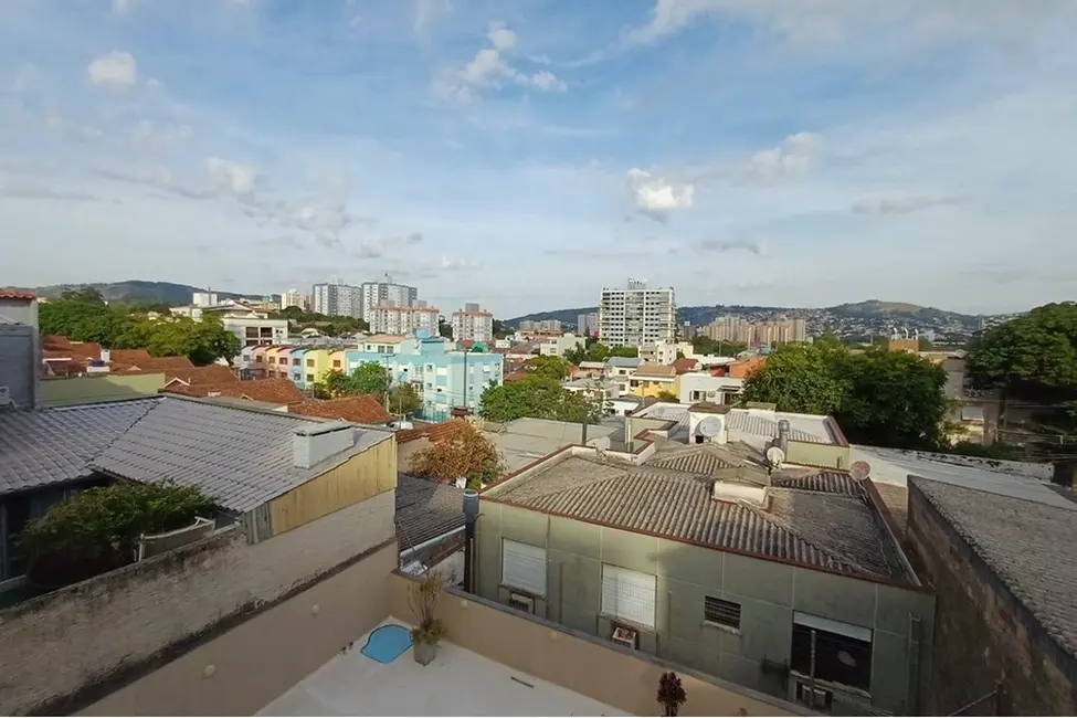 Casa com 3 quartos à venda, 318m2 em Jardim do Salso, Porto Alegre - RS - imagem 2 Foto 2 de Casa com 3 quartos à venda, 318m2 em Jardim do Salso, Porto Alegre - RS