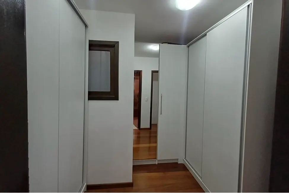 Casa com 3 quartos à venda, 318m2 em Jardim do Salso, Porto Alegre - RS - imagem 6 Foto 6 de Casa com 3 quartos à venda, 318m2 em Jardim do Salso, Porto Alegre - RS