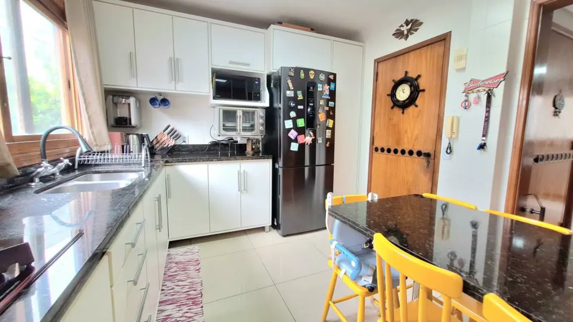 Apartamento com 3 quartos à venda, 103m2 em Rio Branco, Porto Alegre - RS - imagem 6 Foto 6 de Apartamento com 3 quartos à venda, 103m2 em Rio Branco, Porto Alegre - RS