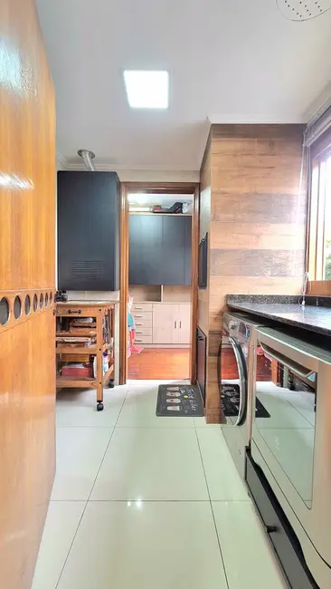 Apartamento com 3 quartos à venda, 103m2 em Rio Branco, Porto Alegre - RS - imagem 9 Foto 9 de Apartamento com 3 quartos à venda, 103m2 em Rio Branco, Porto Alegre - RS