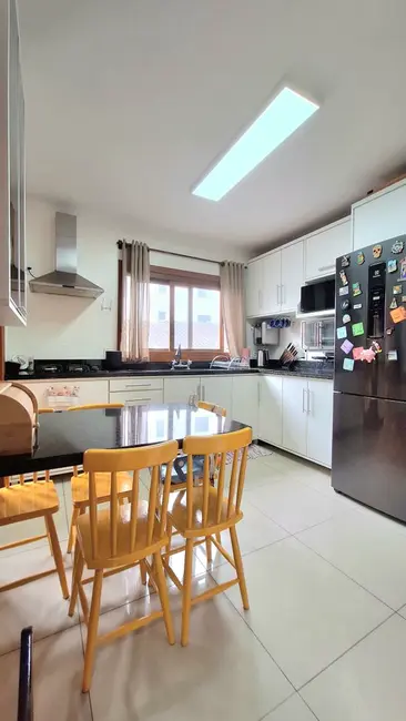 Apartamento com 3 quartos à venda, 103m2 em Rio Branco, Porto Alegre - RS - imagem 7 Foto 7 de Apartamento com 3 quartos à venda, 103m2 em Rio Branco, Porto Alegre - RS