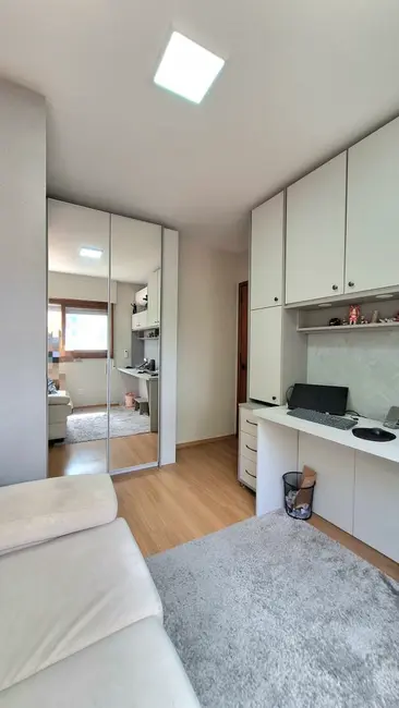 Apartamento com 3 quartos à venda, 103m2 em Rio Branco, Porto Alegre - RS - imagem 4 Foto 4 de Apartamento com 3 quartos à venda, 103m2 em Rio Branco, Porto Alegre - RS