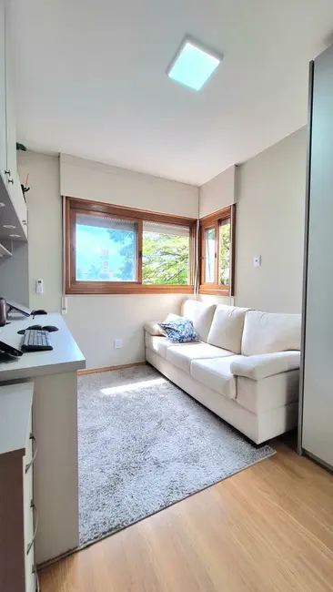 Apartamento com 3 quartos à venda, 103m2 em Rio Branco, Porto Alegre - RS - imagem 3 Foto 3 de Apartamento com 3 quartos à venda, 103m2 em Rio Branco, Porto Alegre - RS