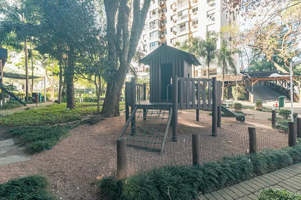 Foto 2 de Apartamento com 2 quartos à venda, 69m2 em Passo da Areia, Porto Alegre - RS