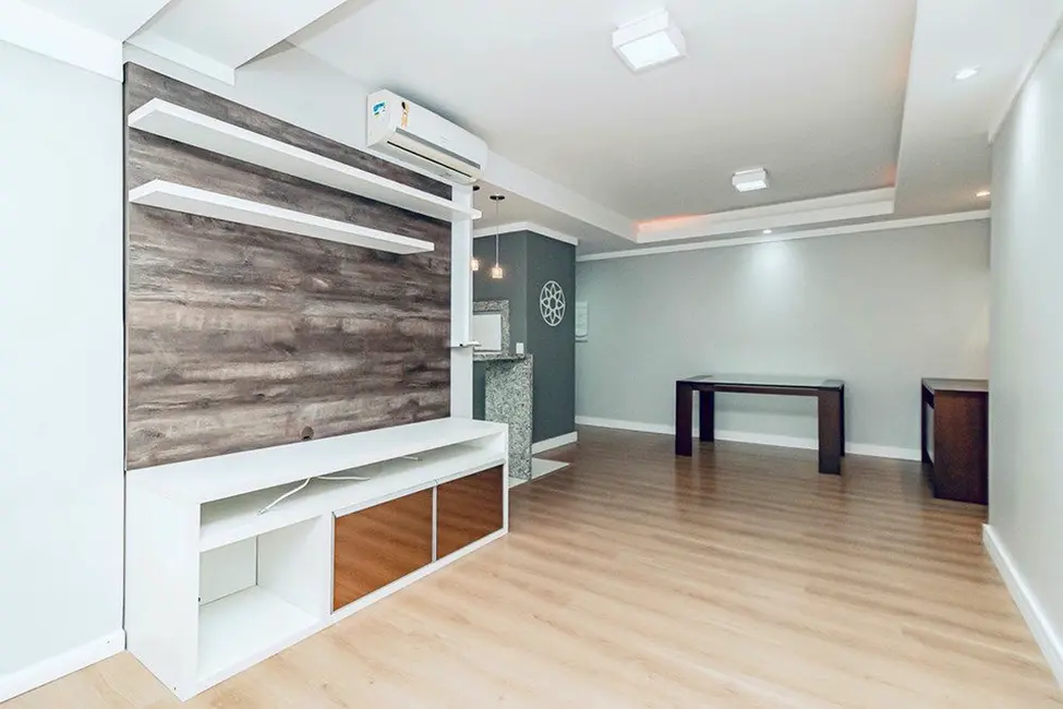 Foto 1 de Apartamento com 2 quartos à venda, 69m2 em Passo da Areia, Porto Alegre - RS