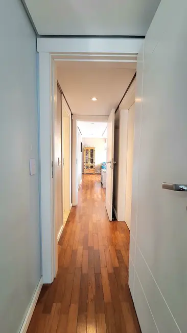 Apartamento com 3 quartos à venda, 102m2 em Rio Branco, Porto Alegre - RS - imagem 6 Foto 6 de Apartamento com 3 quartos à venda, 102m2 em Rio Branco, Porto Alegre - RS